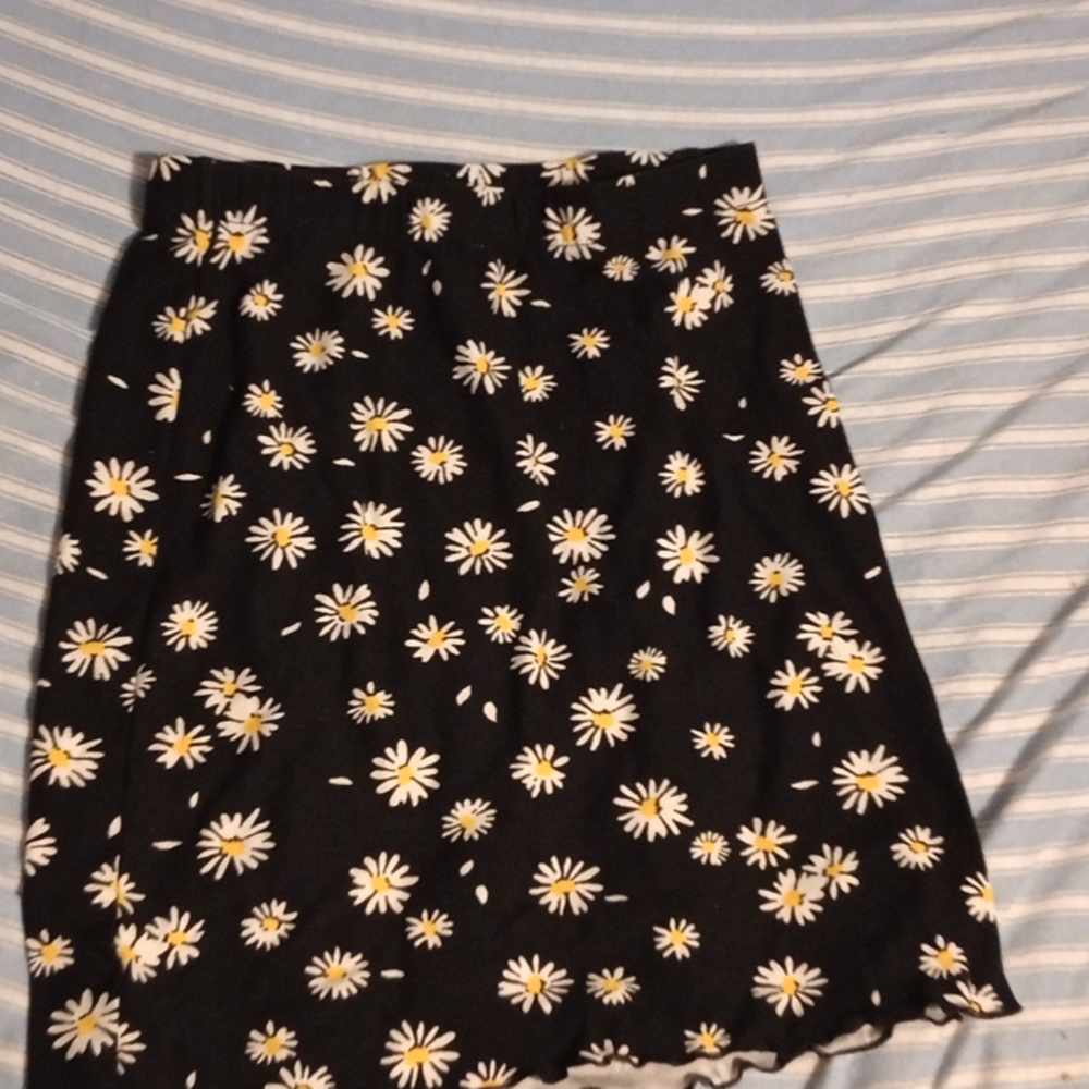 Girls No Boundaries Daisy print skirt